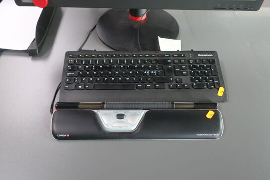 IT-udstyr på skrivebord