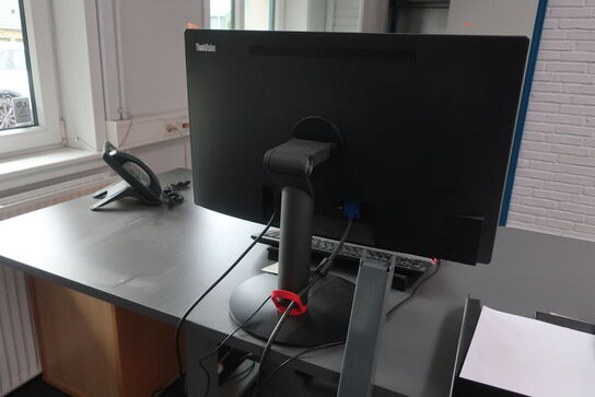 IT-udstyr på skrivebord