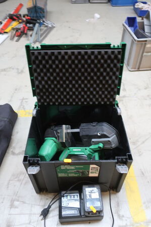 Båndsav HIKOKI CB 18DBL m. 2 batterier og 1 lader