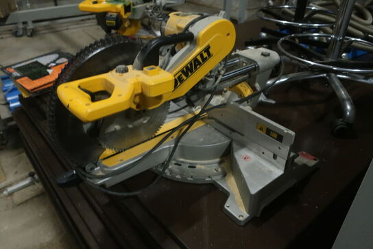 Kap/geringssav DEWALT DWS780-QS