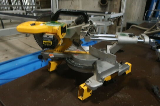 Akku kap/geringssav DEWALT DCS365