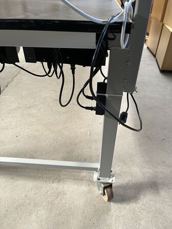 El hæve/sænkebord med lampe