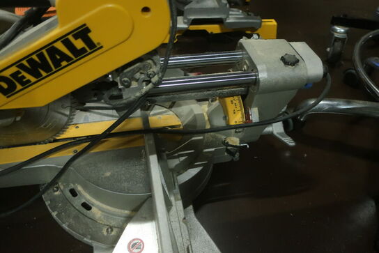 Kap/geringssav DEWALT DWS780-QS