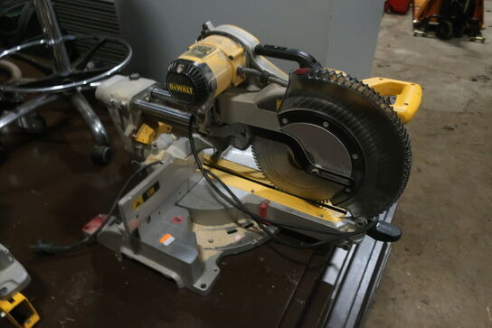 Kap/geringssav DEWALT DWS780-QS