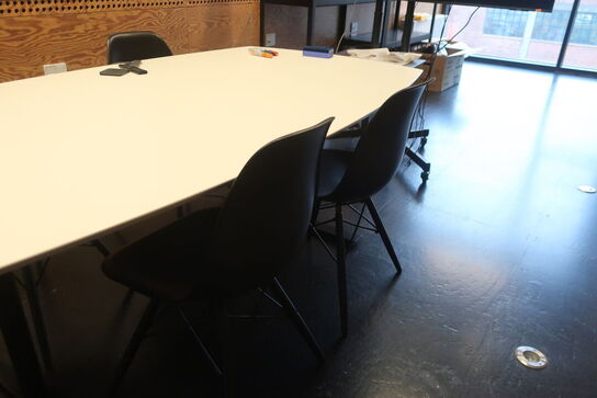 Konferencebord m. 6 stk. VITRA EAMES stole