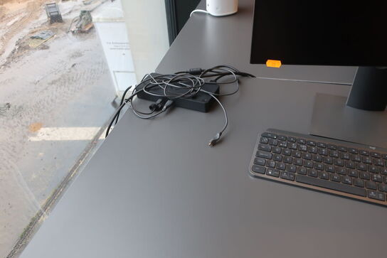 2 stk. 24" DELL skærme samt dockingstation og tastatur