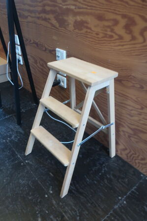 Whiteboard 250x118 cm inkl. 3-trins stige