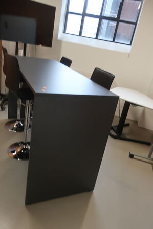 Højbord inkl. 4 barstole - 180x70 cm