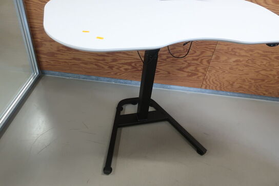 Elhæve/sænkebord skråt design inkl. DELL skærm