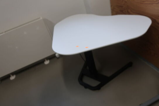 Elhæve/sænkebord skråt design