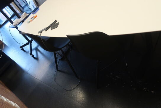 Konferencebord m. 6 stk. VITRA EAMES stole