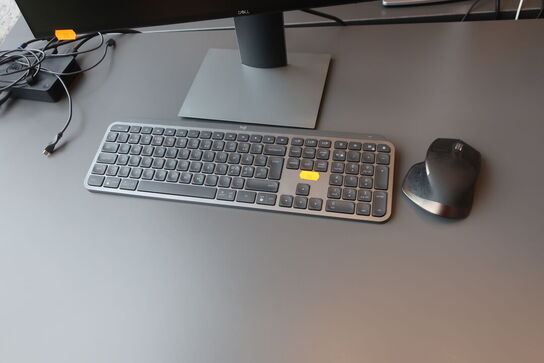 2 stk. 24" DELL skærme samt dockingstation og tastatur