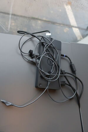 2 stk. 24" DELL skærme samt dockingstation og tastatur