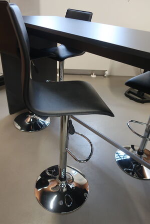 Højbord inkl. 4 barstole - 180x70 cm