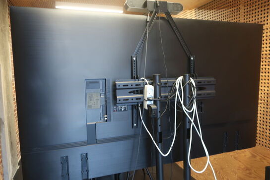 SmartTV 4K SAMSUNG UE75BU8075 m. LOGITECH konferencesystem