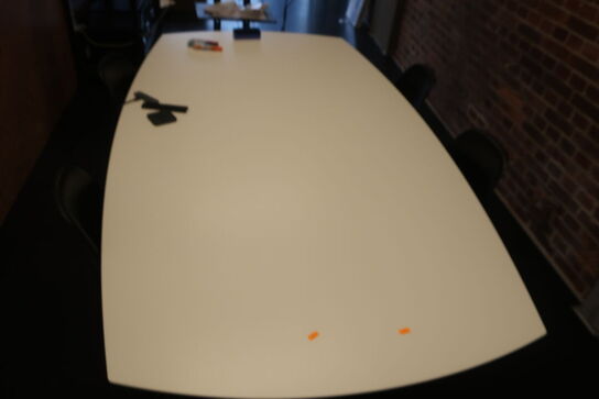 Konferencebord m. 6 stk. VITRA EAMES stole