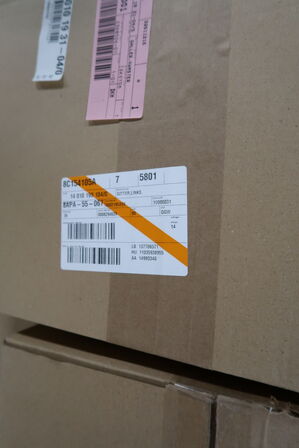 Kasse med indhold (ubrugt i original emballage)