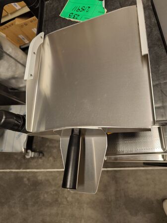 Spade med kant og håndtagsbeskyttelse D298 x D300  Merrychef E2S/X12+E4
