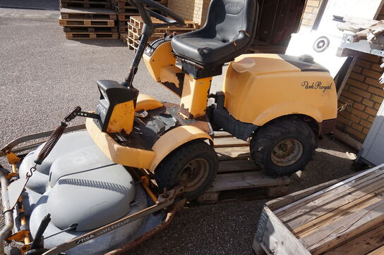 Stiga Park Royal havetraktor med frontklipper (MOMSFRI)