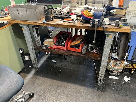 Værkstedsbord med skruetvinge