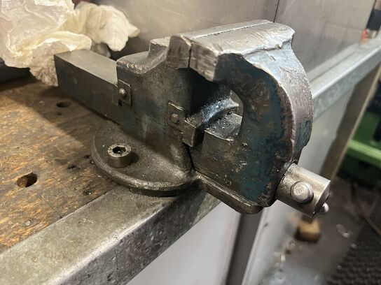 Arbejdsbord med skruetvinge