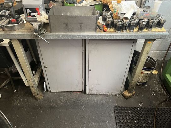 Arbejdsbord med skruetvinge