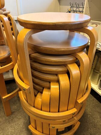 8 stk. taburetter med grå sæde