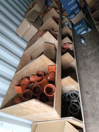 Lot med rør, fittings mm.