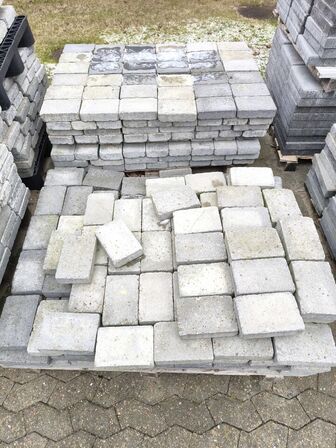 6 paller med belægningssten