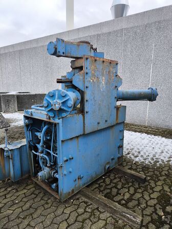 20 fods Skibscontainer og diverse maskiner