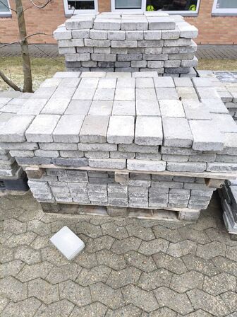 6 paller med belægningssten