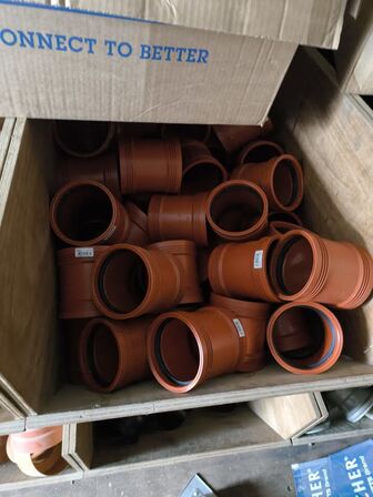 Lot med rør, fittings mm.