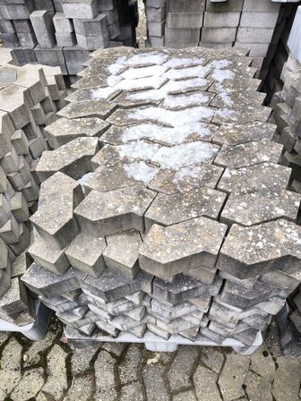 4 paller med SF-sten + 4 paller betonsten