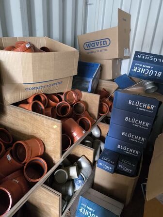 Lot med rør, fittings mm.