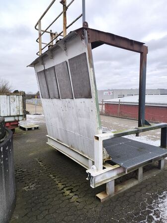 20 fods Skibscontainer og diverse maskiner