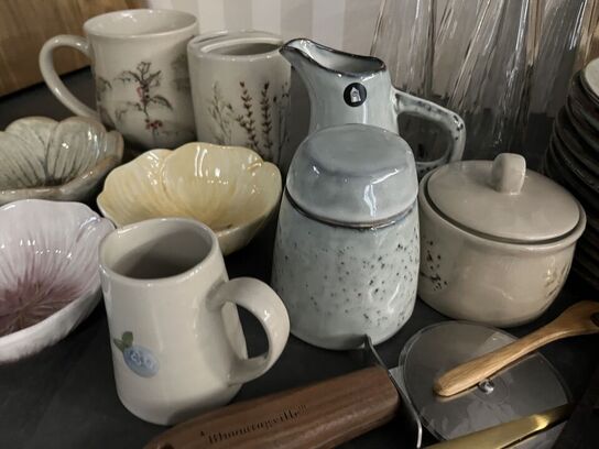 Tallerkner, krus, glas m.v. 