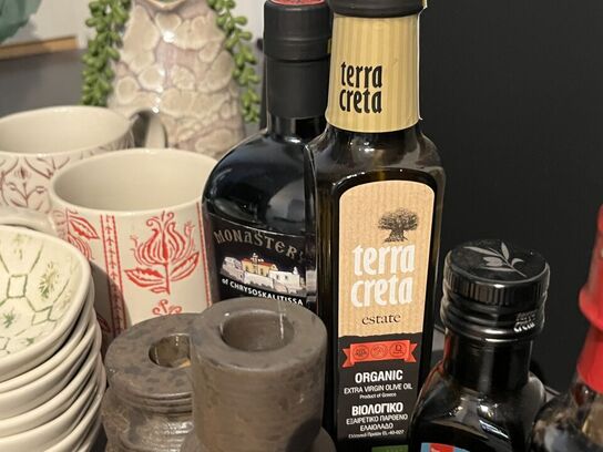 Bestik, skåle, krus m.v. 