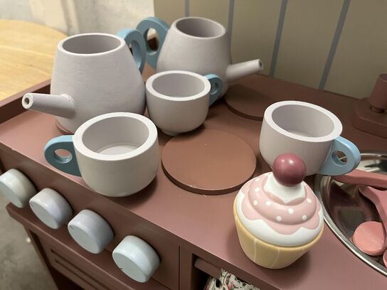 Børnekøkken i træ og Træ bord