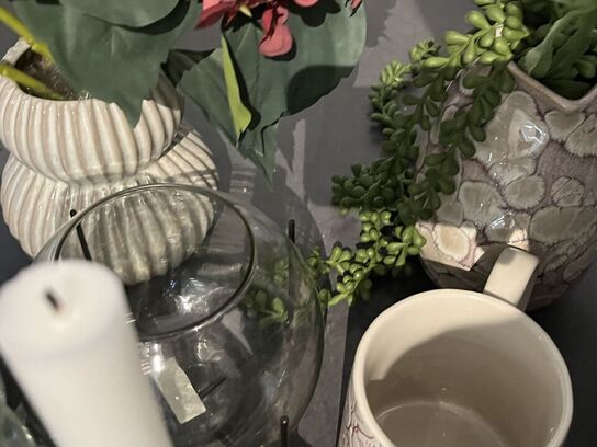 Bestik, skåle, krus m.v. 