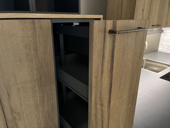 Skab med indbygget køleskab BLAUPUNKT samt reol 