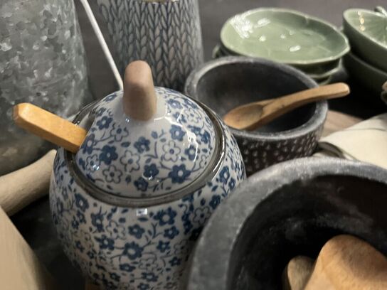 Saltbøtter, olier, fade m.v. 