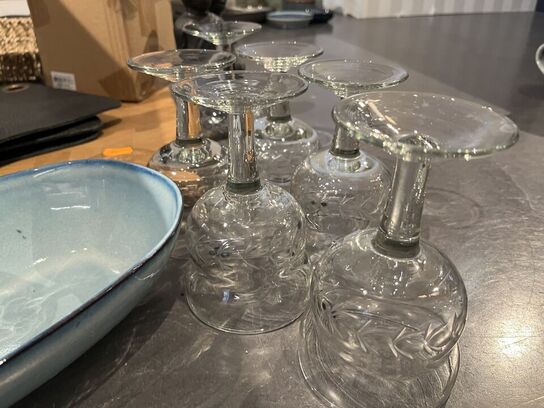 Glas, skærebræt, skåle m.v. 