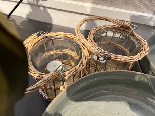 Skåle, tallerkner m.v. 