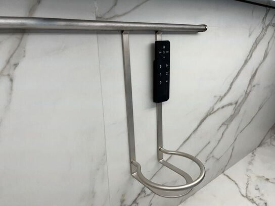 Køkken HÄCKER uden ovn, med indbygningskøleskab SIEMENS 