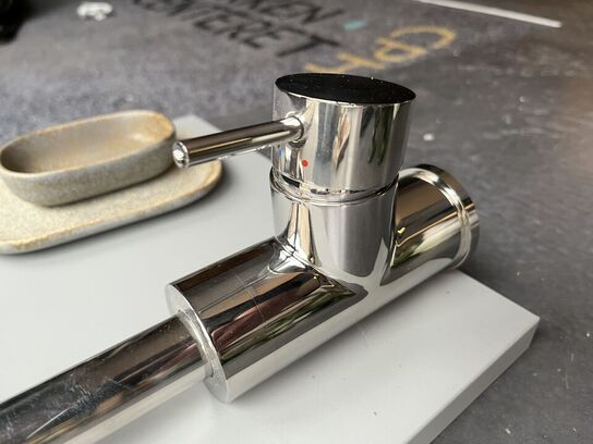 Diverse pyntegenstande samt armatur