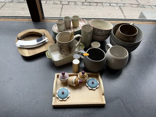 Krus, tallerkner, fad m.v. 