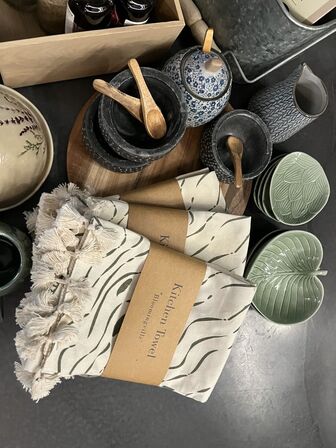 Saltbøtter, olier, fade m.v. 