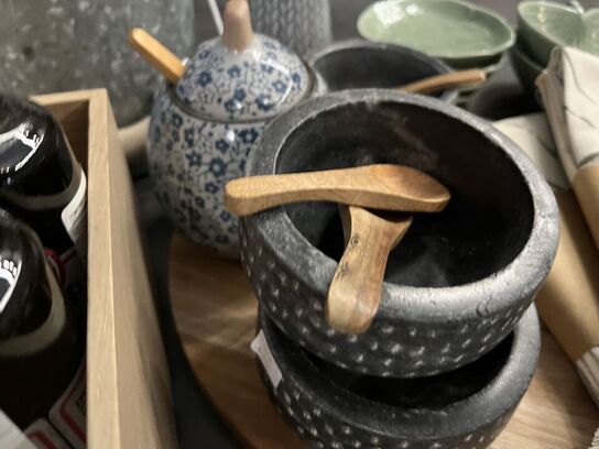 Saltbøtter, olier, fade m.v. 