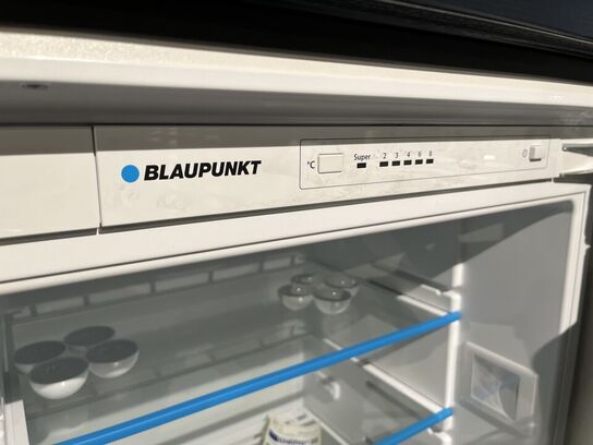 Køkken HÄCKER med indbygget køleskab BLAUPUNKT 5CC267FF0, uden ovn og kogeplade