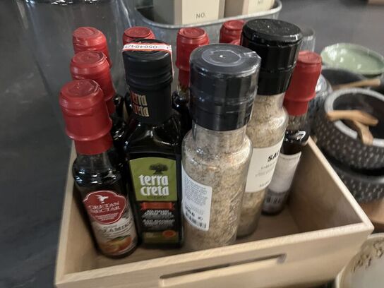 Saltbøtter, olier, fade m.v. 